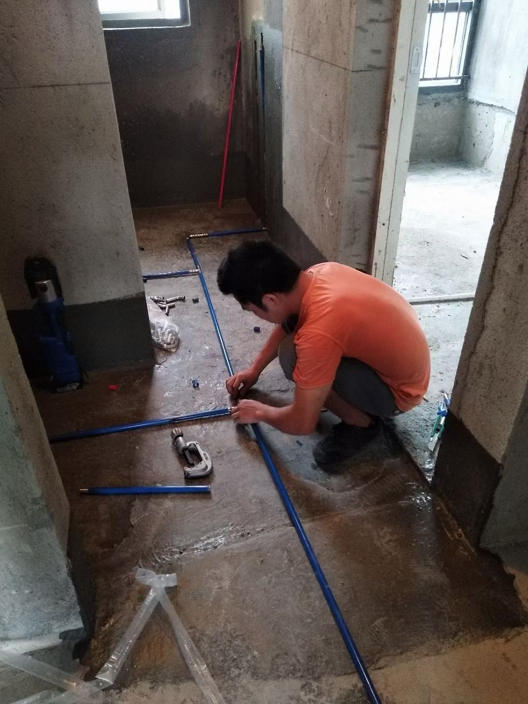 91视频电影网牌覆塑91视频黄下载热水管安装现场.jpg