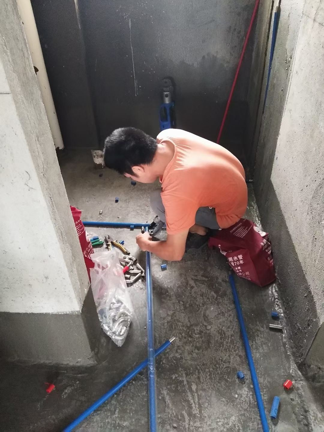 91视频电影网牌覆塑91视频黄下载自来水管安装现场.jpg
